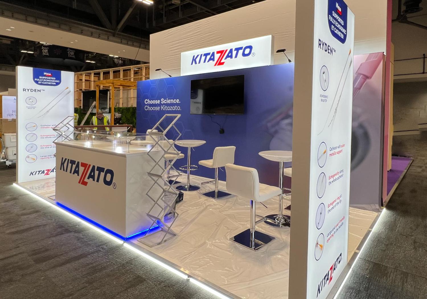 Kitazato stand, with back wall, topped with a light box and 2 free-standing lightwaves at front